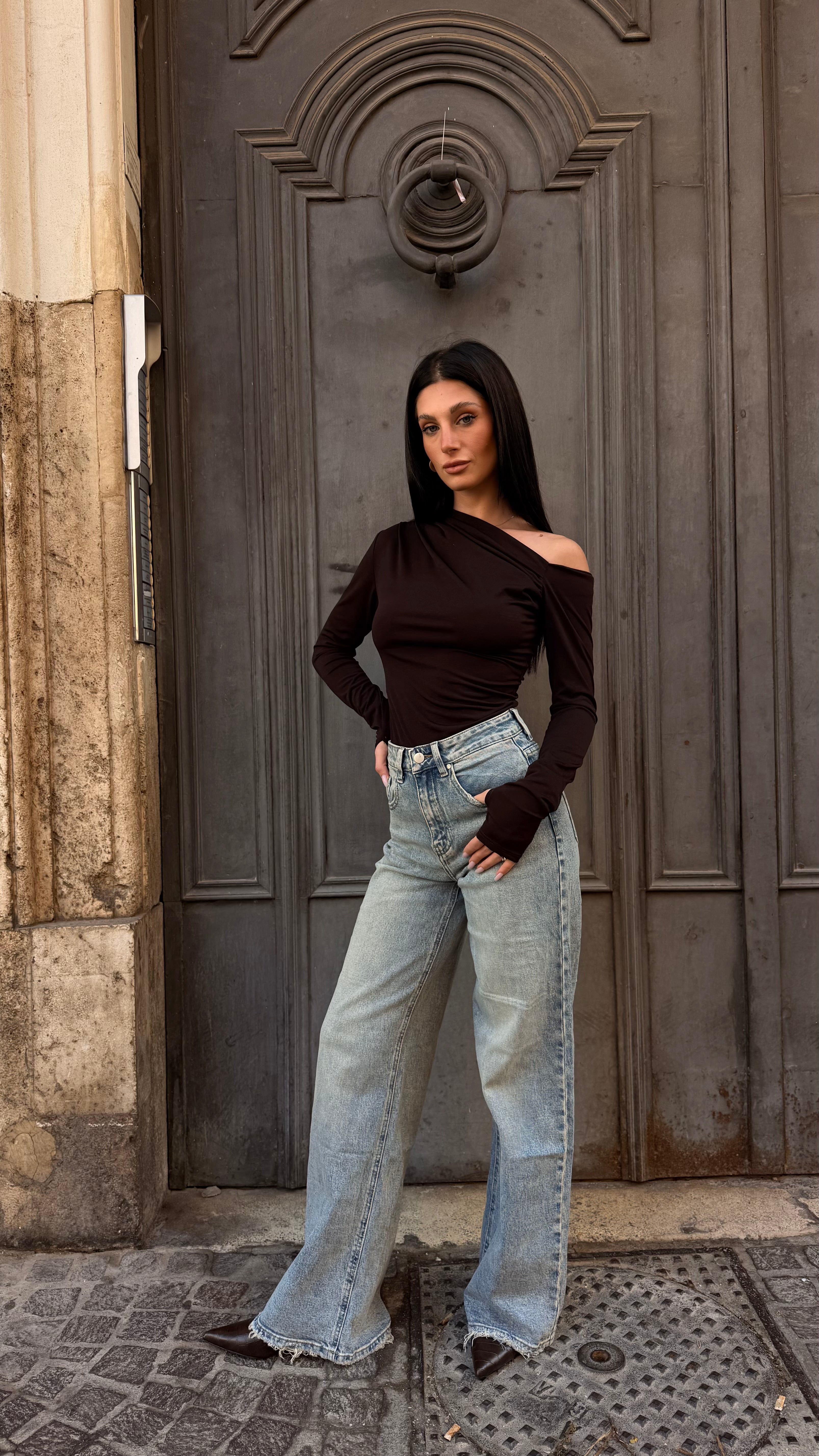 Maglia Marrone Spalla Scesa